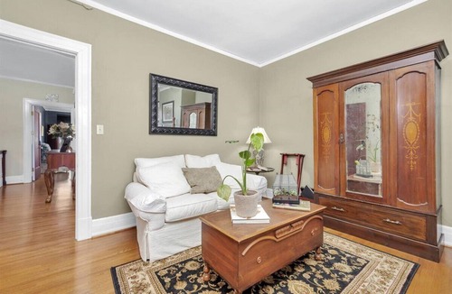 Roanoke Bed & Breakfast | The Maridor - "Lily"-Historic home near lots of shops and restaurants