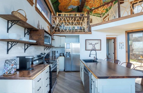 Wildwood House | The Mighty Sycamore Treehouse at Treetop Escapes!