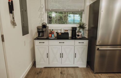 New Market House | The Overlook at New Market Scenic view Hot tub EV charger Pet friendly