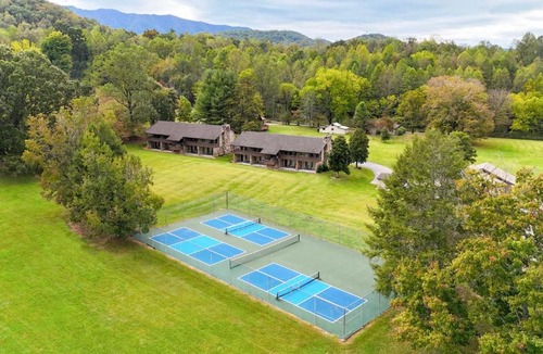Townsend Hotel | The Parkman - Great Smoky Mountains