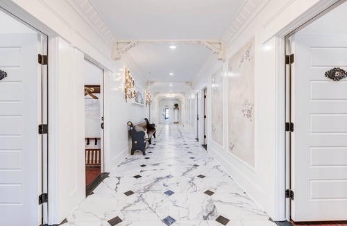 Historic Downtown Manteo Apartment | The Peony-La Pivoine