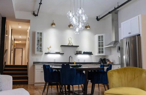 Glasgow Apartment | The Plaid Peacock - minutes from Mammoth Cave. Family sized, downtown Glasgow!