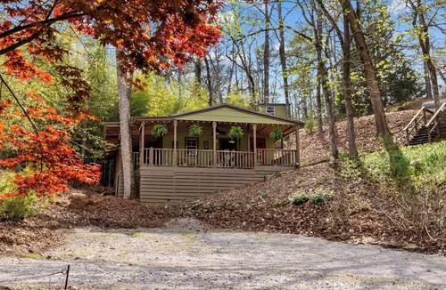 Clanton Cottage | The Poet’s Hideaway: A Standalone Forest & Water Escape, Lake Mitchell, Clanton