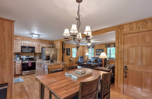 Todd Cabin | The Pour House - Todd NC Cabin - Ping Pong - Fireplace - 30 Min to Skiing