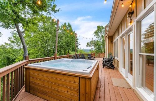 Wildwood House | The Retreat at Wildwood - Hot Tub Theater & Deck