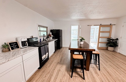 Keene House | The River Side Lodge- With private boat dock on the KY river!
