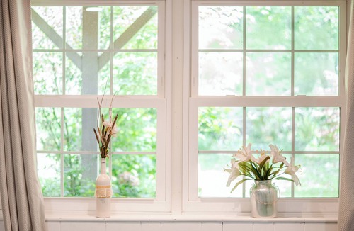 Hendersonville Apartment | The Rustic Hideaway. Fully furnished lower apartment at the end of a quiet lane.