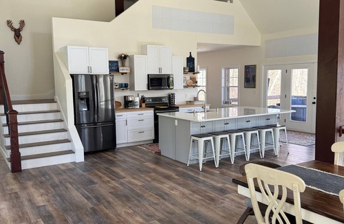 Cub Run House | The Salty Dog! 5 Bd/4 Bath, Hot Tub, Pickleball Court, Perfect for Families