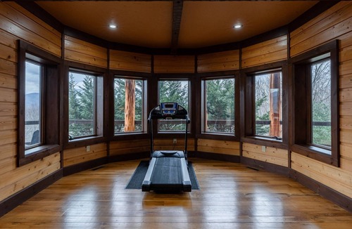 Topton Cabin | The Sanctuary-Pet Friendly Luxury Cabin Rental, Sits on Top of the Mountain, High Speed Internet, Hot Tub, 30 Minutes to Great Smoky Mountains, in Nantahala NC