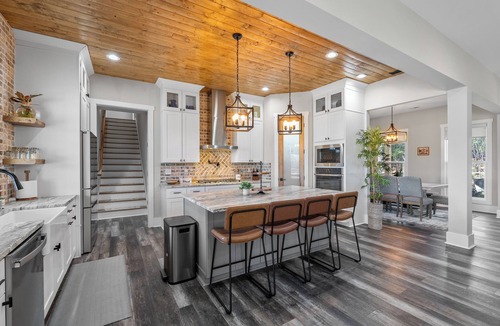 Travelers Rest House | The Sanctuary @ Tubbs Mountain Luxury Sleeps 12 Hot Tub Games Gym 1-Acre