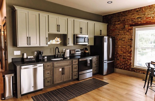 Bardstown Apartment | THE SEEKA SUITE NEWLY RENOVATED! COZY & MODERN APARTMENT RIGHT ON COURT SQUARE!