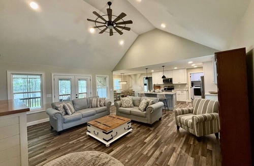 Centre House | The Shakonohey on Weiss Lake