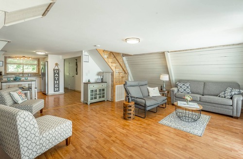 Whiteside Cottage | The Tiger Lily - A PMI Scenic City Vacation Rental