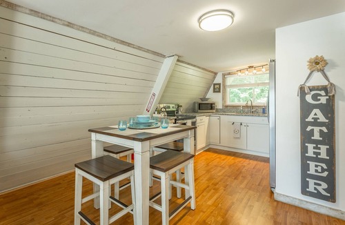Whiteside Cottage | The Tiger Lily - A PMI Scenic City Vacation Rental