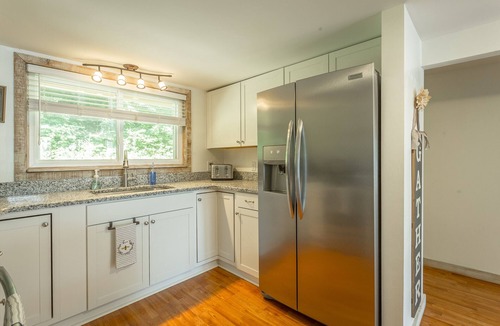 Whiteside Cottage | The Tiger Lily - A PMI Scenic City Vacation Rental