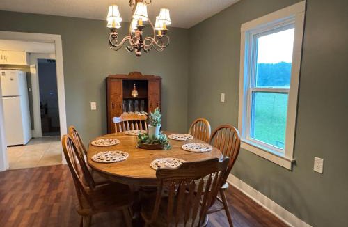 Elizabethtown House | The Traveler's Cottage - close to sports park, downtown and Bourbon Trail