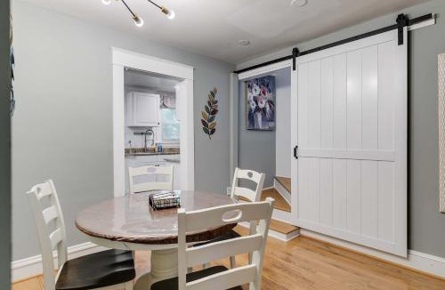 Richmond House | The Urban Cottage 4BR Private Family Retreat Free Parking fully fenced yard