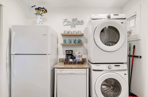 Richmond House | The Urban Cottage 4BR Private Family Retreat/Parking/fully fenced