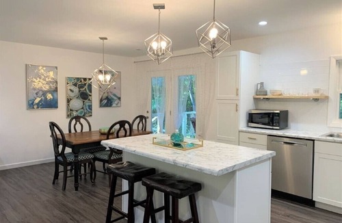 Cookeville House | The Villa- by Downtown, I-40 & Lake. Wooded view