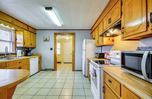Toast House | 'The Vineyard House' - 2 Mi to Dtwn Mount Airy!