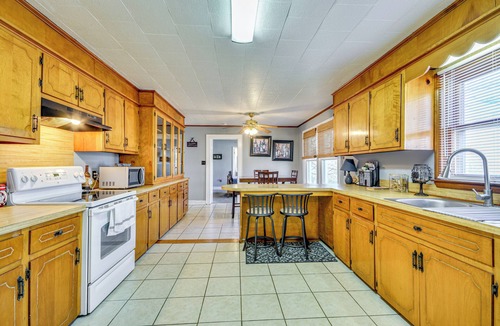 Toast House | 'The Vineyard House' - 2 Mi to Dtwn Mount Airy!