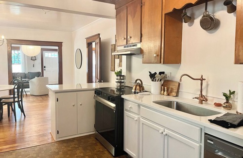 Five Points East House | The Vintage Vibe- Five Points, sleeps 6, pets ok