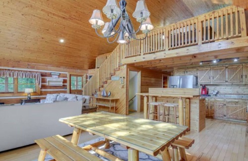 Vonore Cabin | The Waters Edge Private Dock and Hot tub