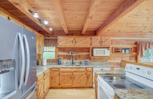 Vonore Cabin | The Waters Edge Private Dock and Hot tub