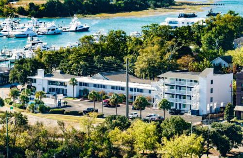 Airlie Apartment | The Waterway 108 by Sea Scape Properties