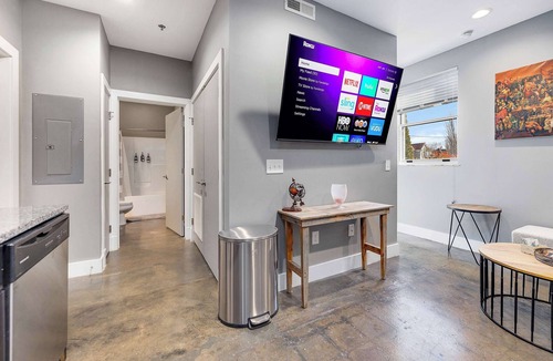 Roanoke Apartment | The West End Flats