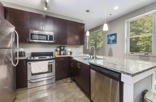 Roanoke Apartment | The West End Flats