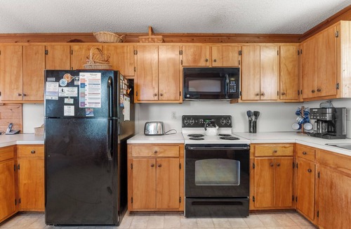 Whalehead Beach House | The Whaler: Affordable and comfortable Oceanside w/a Private Pool and Hot Tub