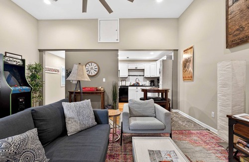 Germantown House | The Whiskey Stop! A Spacious Highlands Retreat