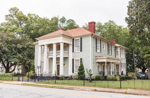 Anderson House | The Wilhite House- Downtown | 3 Bed, 4 Bath