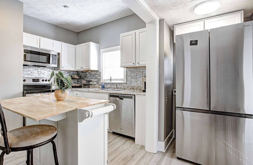 Indianapolis House | The Yellow Door – Cozy Indianapolis Retreat