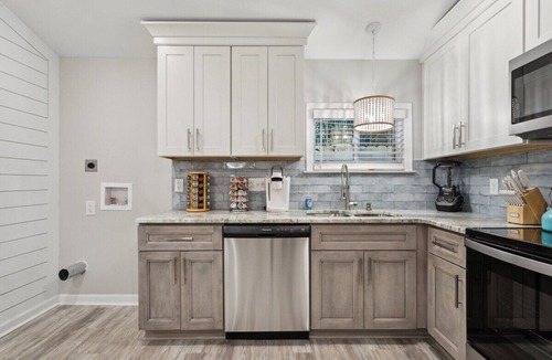 Buckroe Beach House | This house is a 1 bedroom(s), 1 bathrooms, located in Hampton, VA.