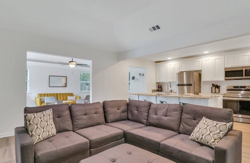 Pooler House | This house is a 4 bedroom(s), 2 bathrooms, located in Pooler, GA.