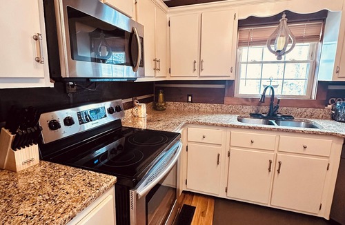 Pittsburg Cabin | This lakeside cabin is the ideal getaway, with a private boat dock & Kayaks.