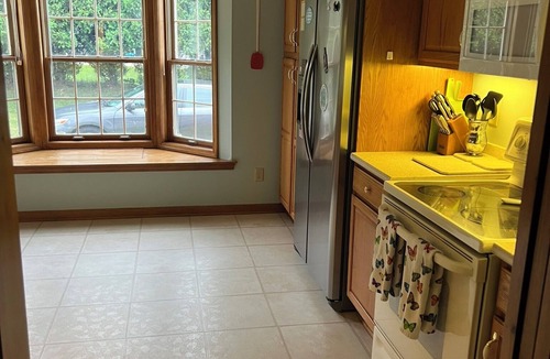 Akron House | This spacious, pristine 5 bedroom retreat is ideal for families & larger groups