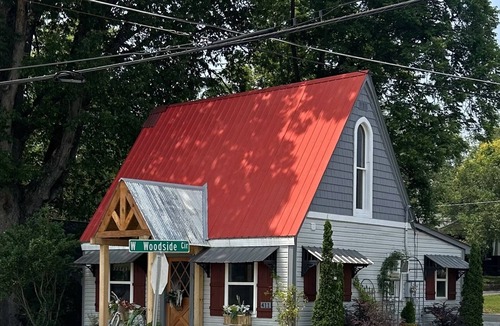 Liberty Cottage | This unique Country Cottage is located close to Clemson, Easley & Greenville.