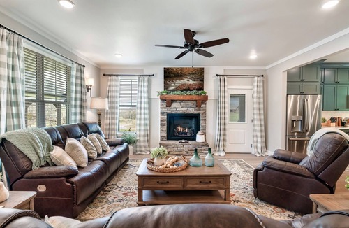 Sevierville House | Three king bedrooms with pool table and hot tub!