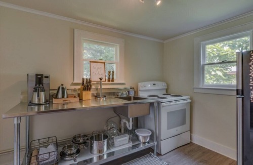 Three Oaks Cottage | Three Oaks Charmer W/Two Night Summer Minimum