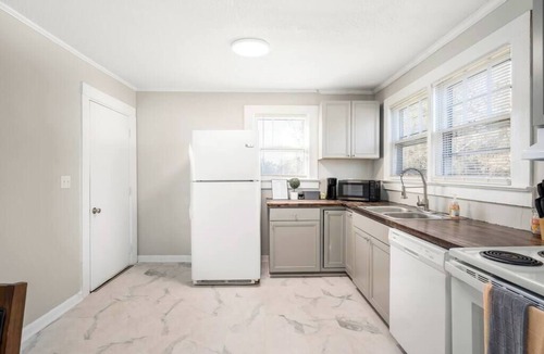 Central House | Tiger's Refuge 2br/1ba home 10 min. from Clemson U