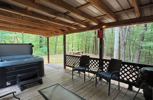 Old Washington Cottage | Timberline Cabins - Dogwood Cottage - Hot Tub, Pets, WiFi