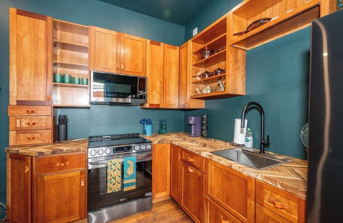 Blanchester Apartment | Timeless on Main 2 – For 2