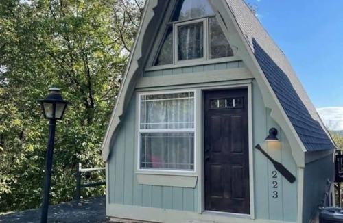 Lampe Cabin | Tiny AFrame/Fire Pit/Pets/Lake Access/Dogwood Canyon