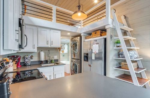 Upward House | Tiny Home in Flat Rock: Easy Access to I-26!