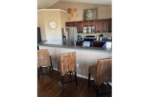 Monterey House | TN Mayberry Retreat - 3BR /2 BA Home with Garage - Dead end road - privacy