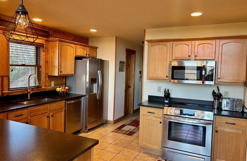 Wolf Laurel Cabin | Top view on the mountain~Sunsets, adventure, & luxury for 10~Pet Friendly too!
