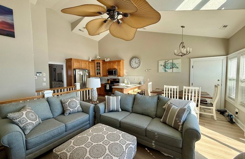 North Topsail Beach House | "Topsail Time" renovated oceanfront 4/bd & 3/bath